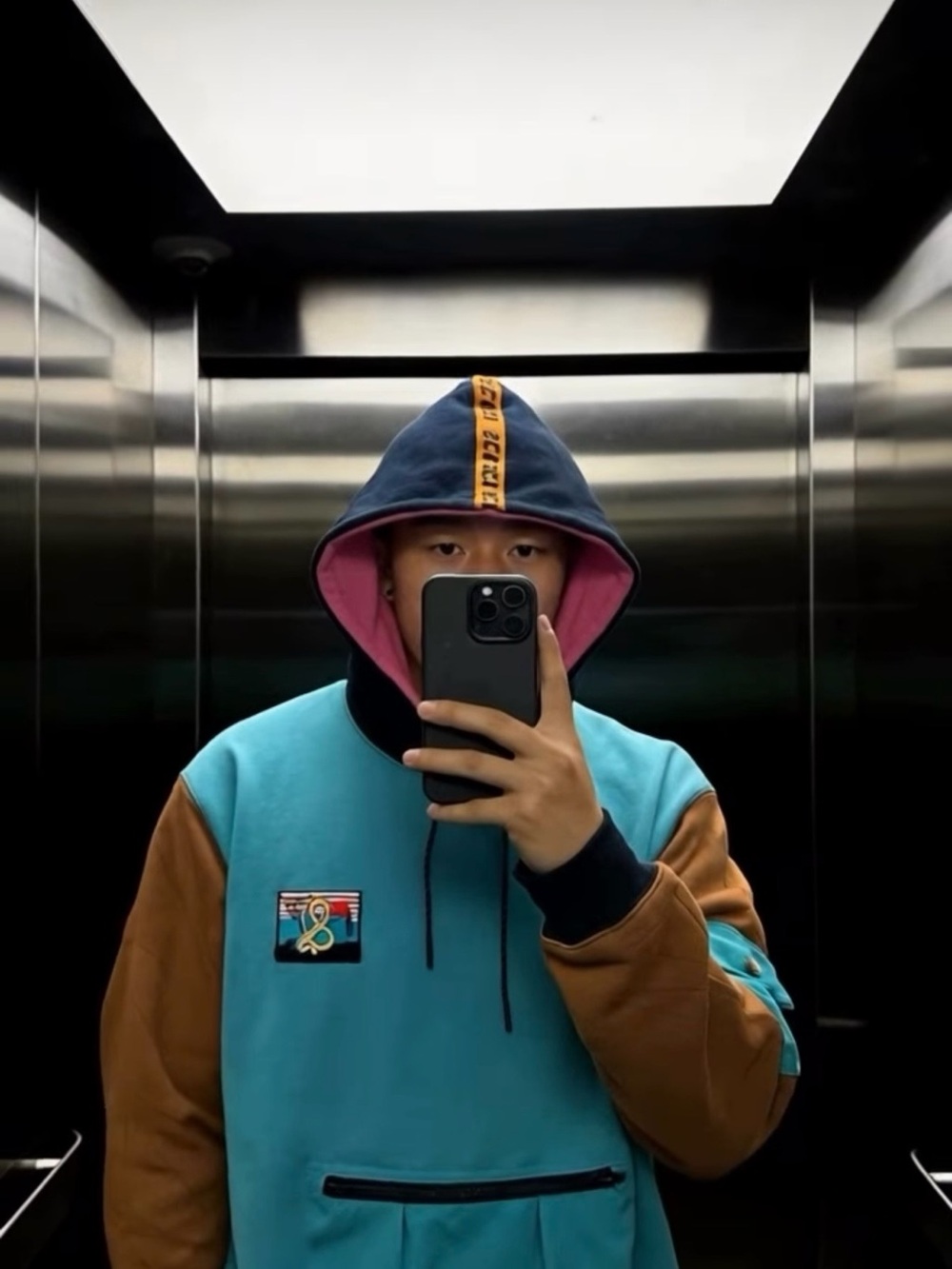 Colorblock Hoodie with Patch Detail - Teal, Brown, Navy

SEEK CONQUER & DESTROY